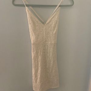 White lace v-neck crossed back bodycon dress